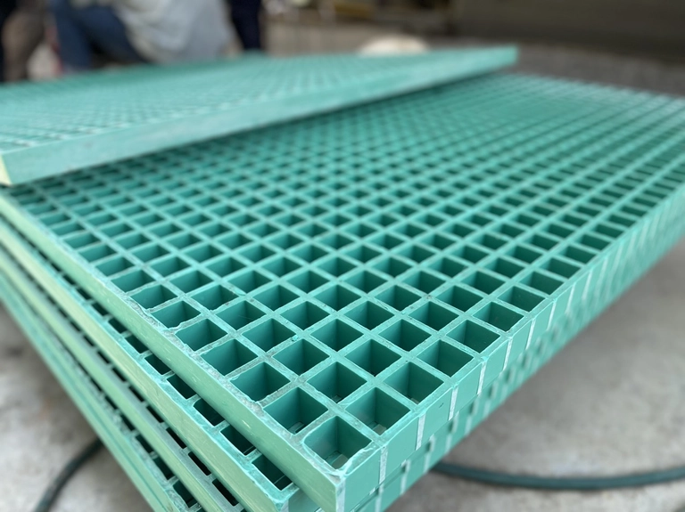 Tiêu chuẩn sàn grating composite trong công nghiệp